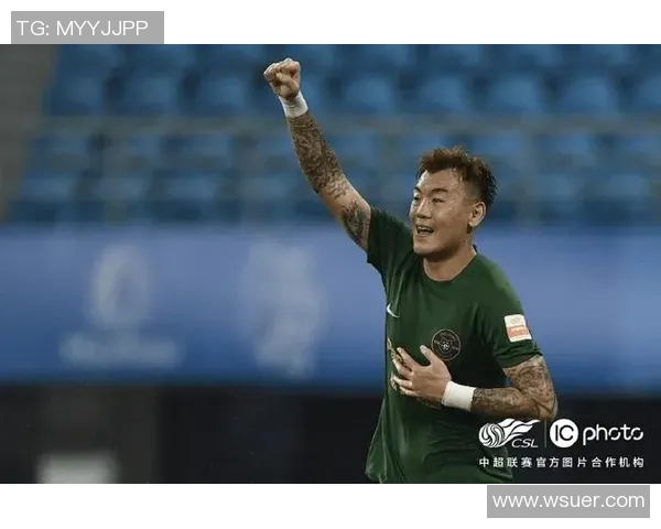 足球明星背后的故事与成就揭秘让我们一起走进他们的辉煌人生